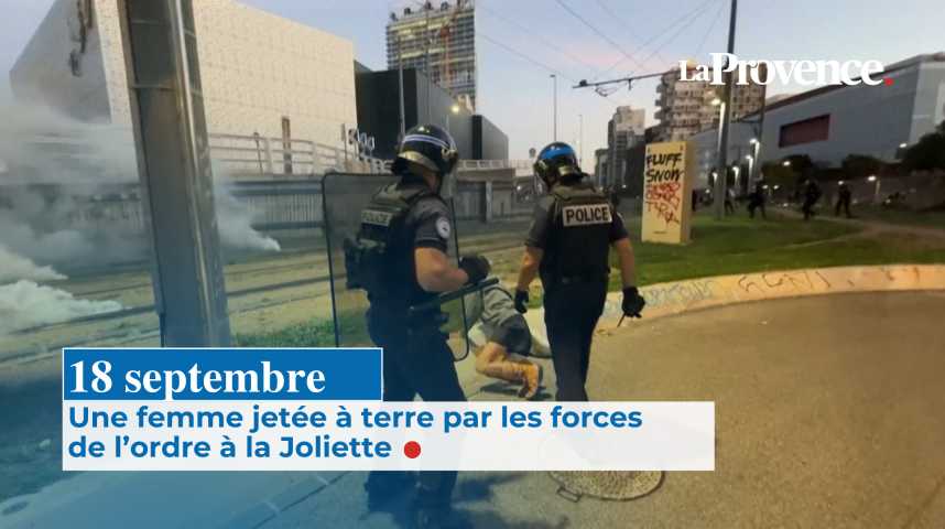Jeremstar a sauté en piste avec son foulard "Fuck la corrida" afin de protester contre la tauromachie.