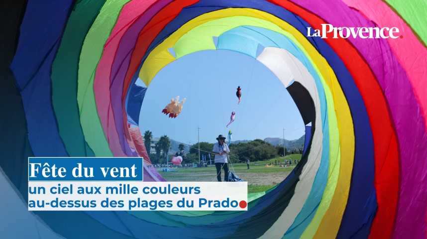 Jeremstar a sauté en piste avec son foulard "Fuck la corrida" afin de protester contre la tauromachie.