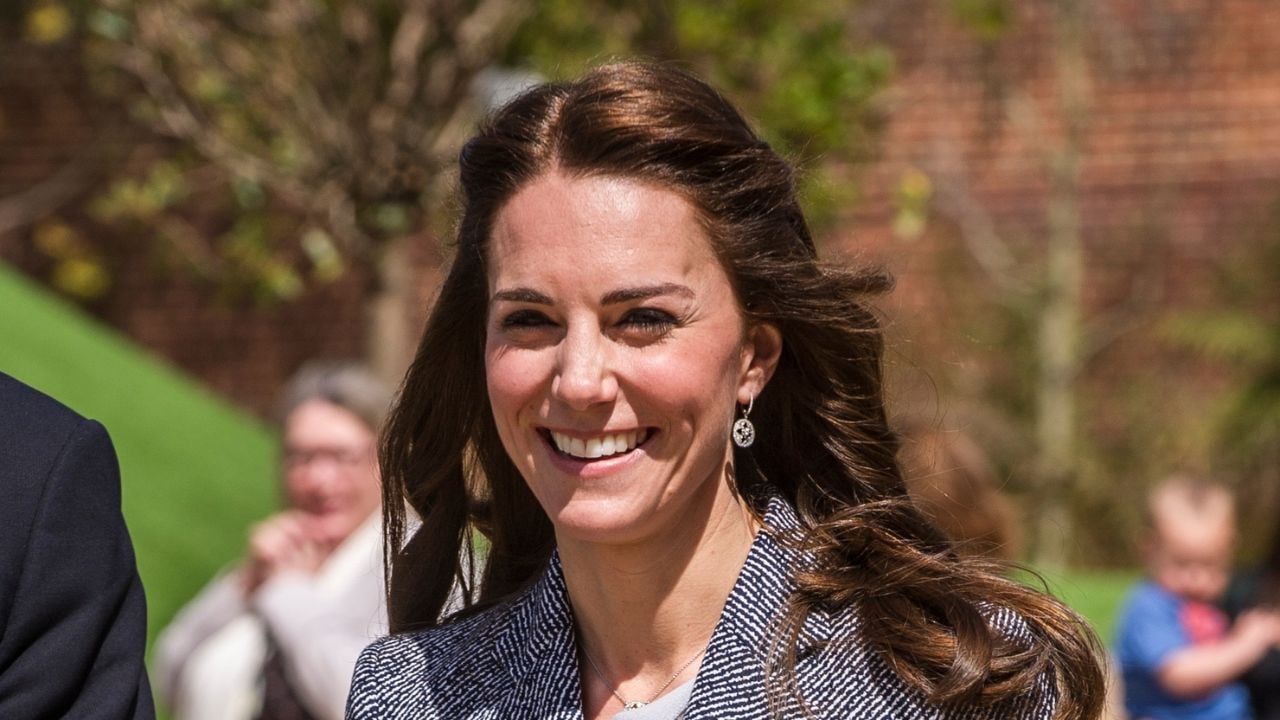 Kate Middleton débarque avec George, Charlotte et Louis sur le tournage de la série Harry Potter