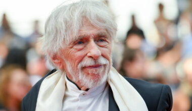 son "quotidien curieux" dans le château familial