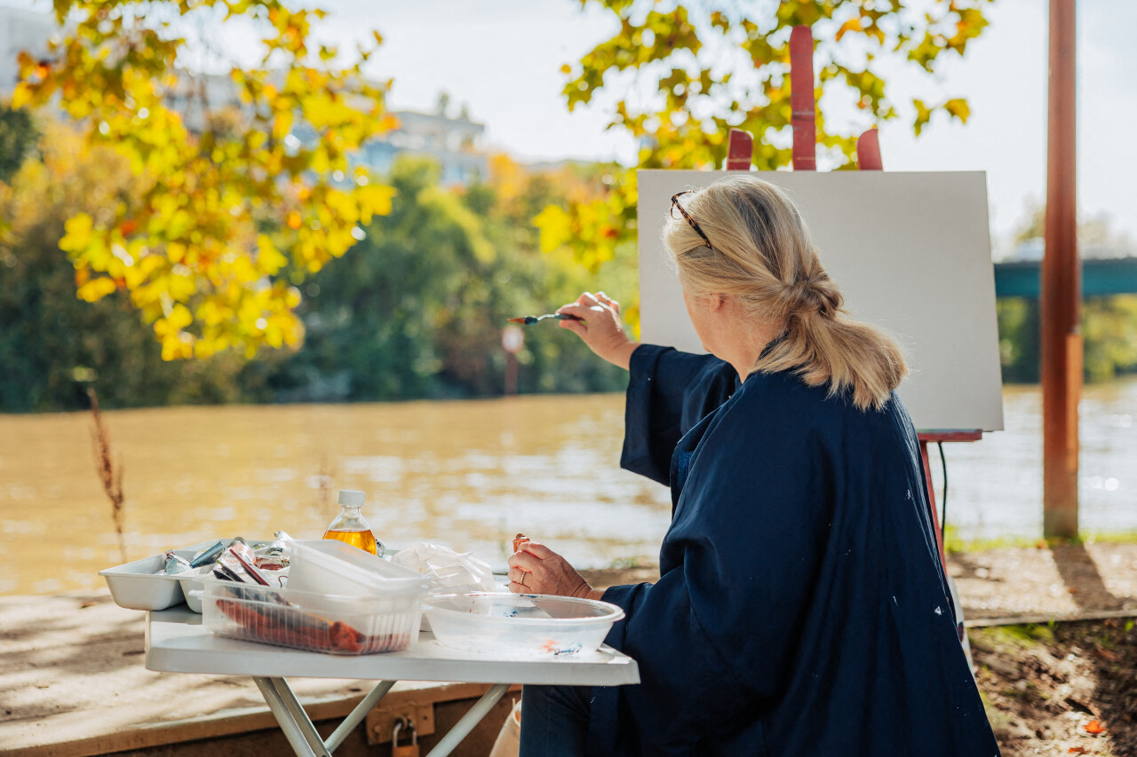 des centaines de peintres réunis sur les berges de Seine « à la manière des impressionnistes »