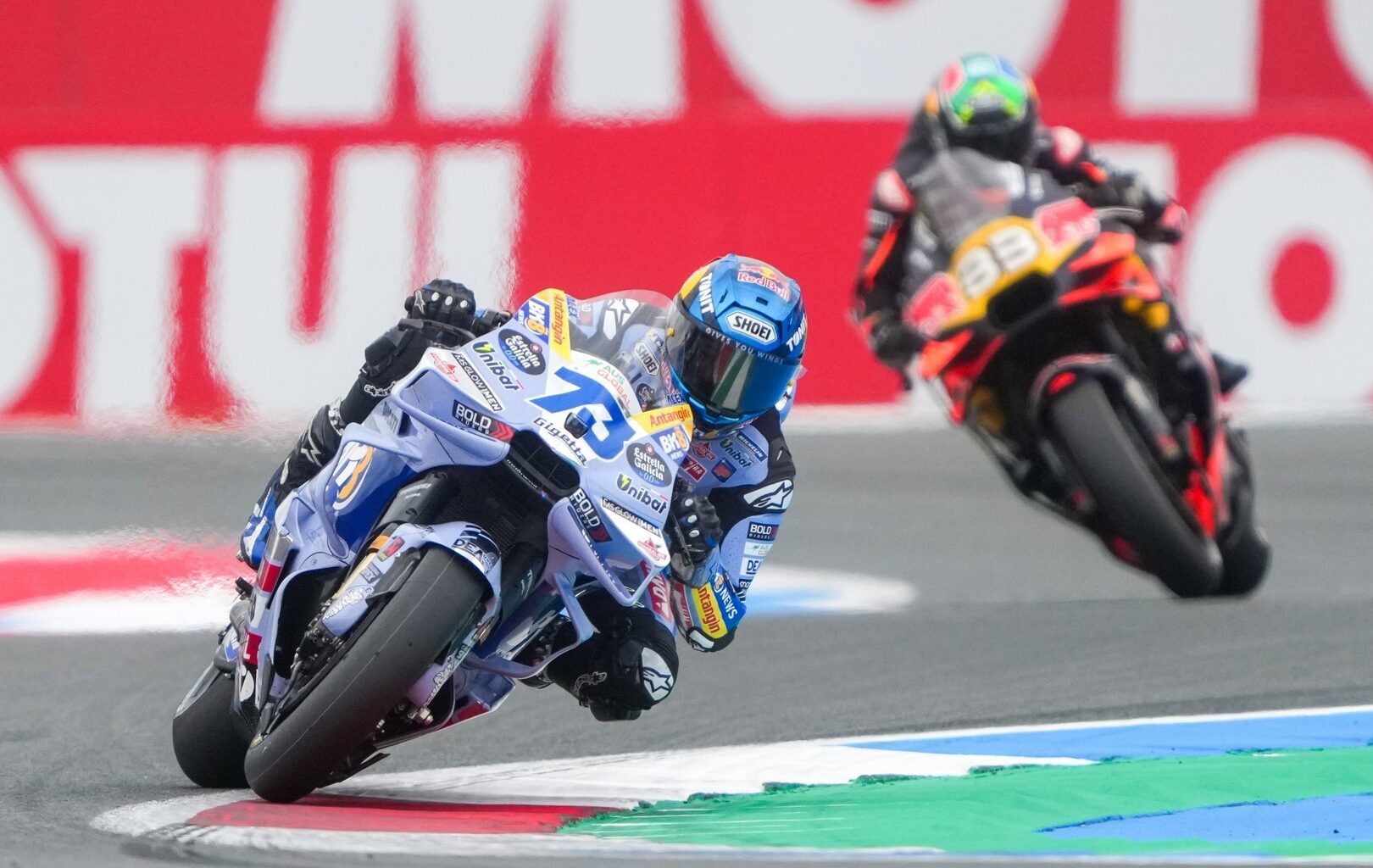 Álex Márquez remporte le duel fraternel et retarde le titre de Marc Márquez en MotoGP -