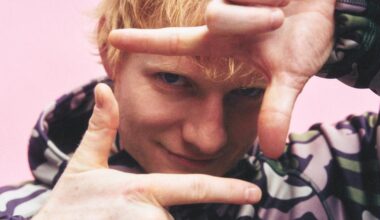 Avec PLAY, Ed Sheeran propose un trip musical et romantique qui fait oublier les errements d’Automn Variations