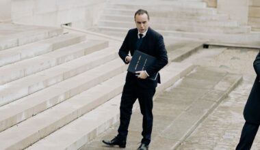 EN DIRECT - Sébastien Lecornu Premier ministre : le PS refuse de participer à un gouvernement, LFI prévoit déjà une motion de censure – Libération