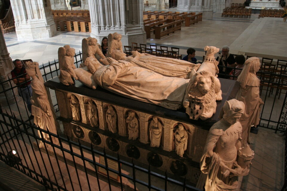 Le tombeau de François II et Marguerite de Foix avant démontage.