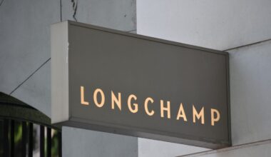 C'est le sac Longchamp pliage que s'arrachent toutes les modeuses, grâce à sa couleur pile dans la tendance (et non il n'est pas kaki)