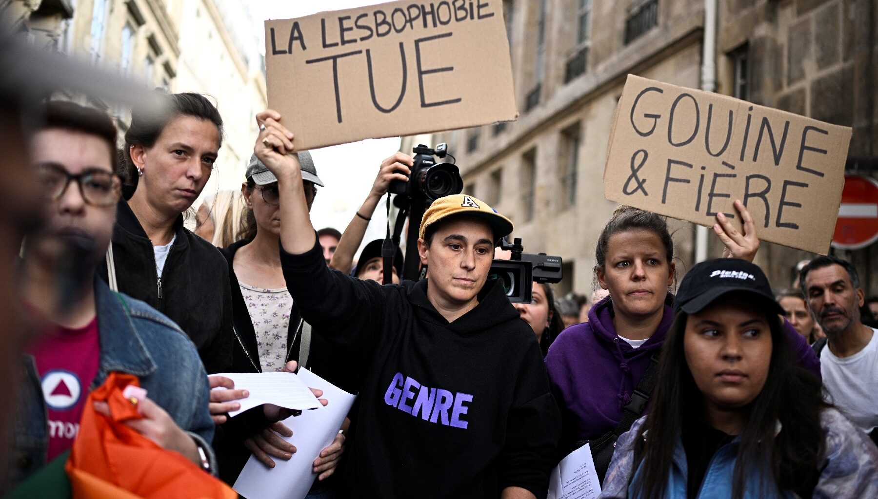 rassemblement devant le ministère à Paris
