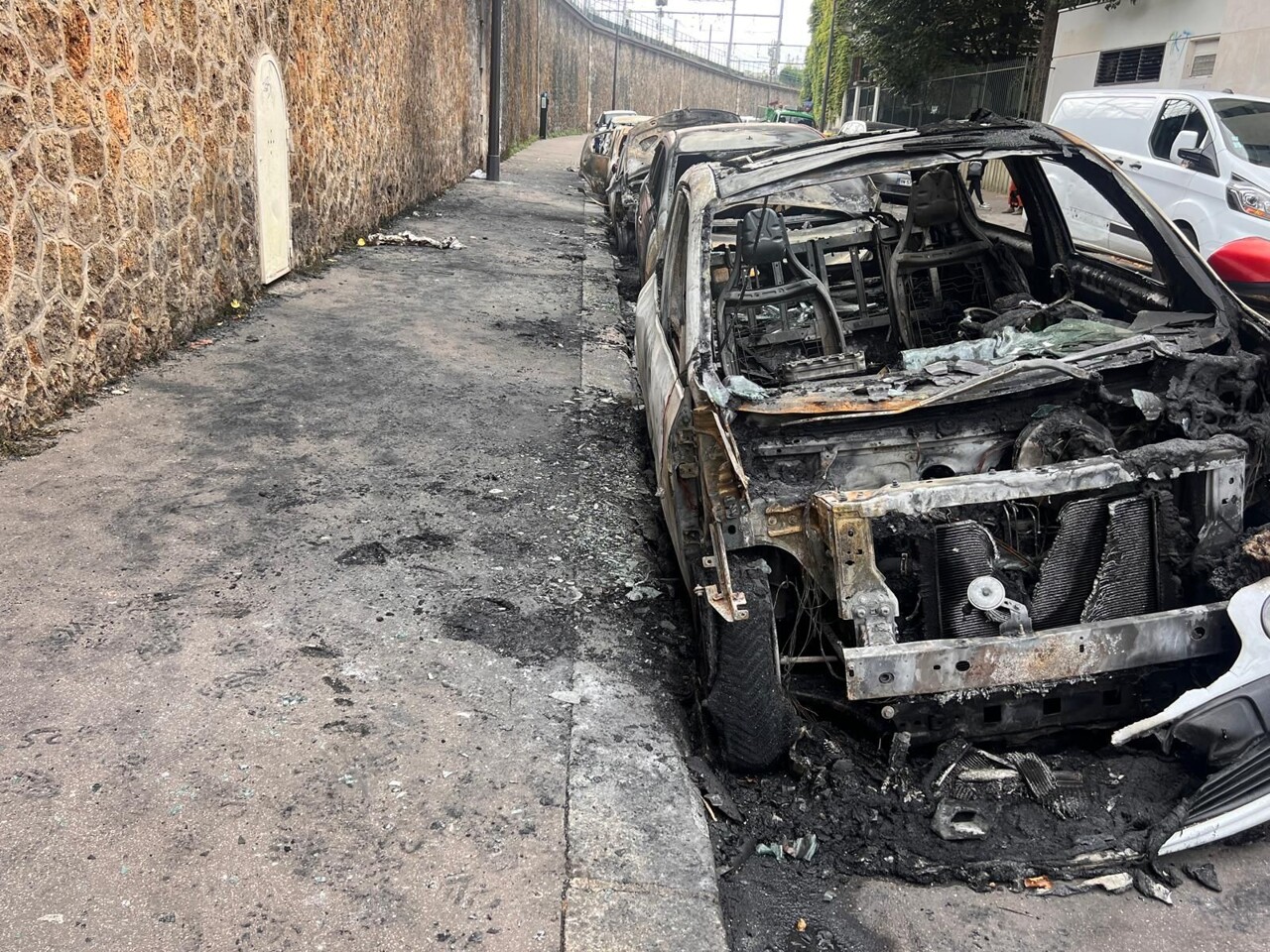 six voitures brûlées en pleine nuit dans une rue du 14e arrondissement de Paris