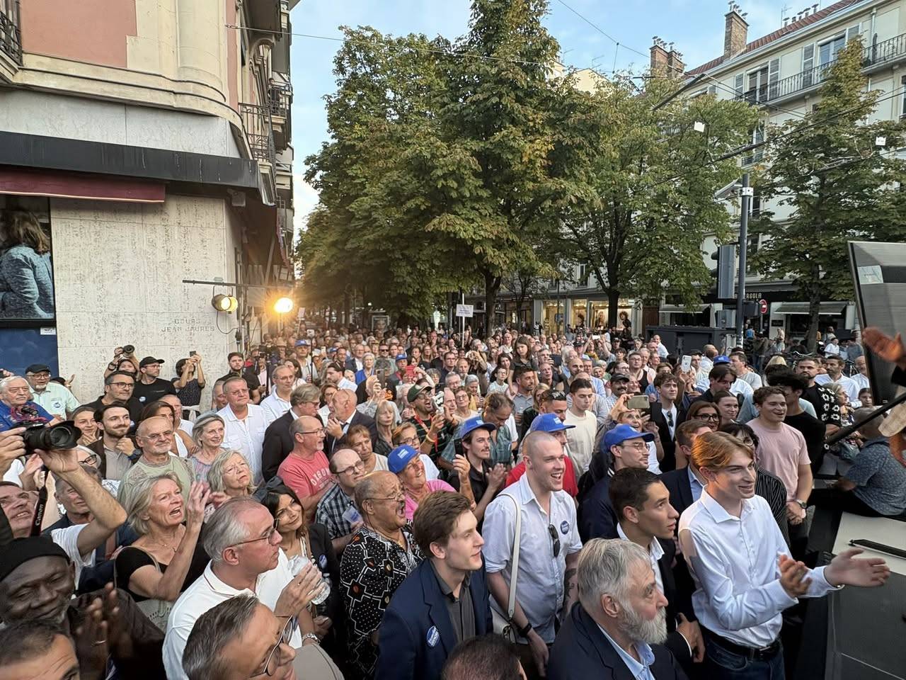 1500 GRENOBLOIS POUR LE COUP D'ENVOI DU CHANGEMENT