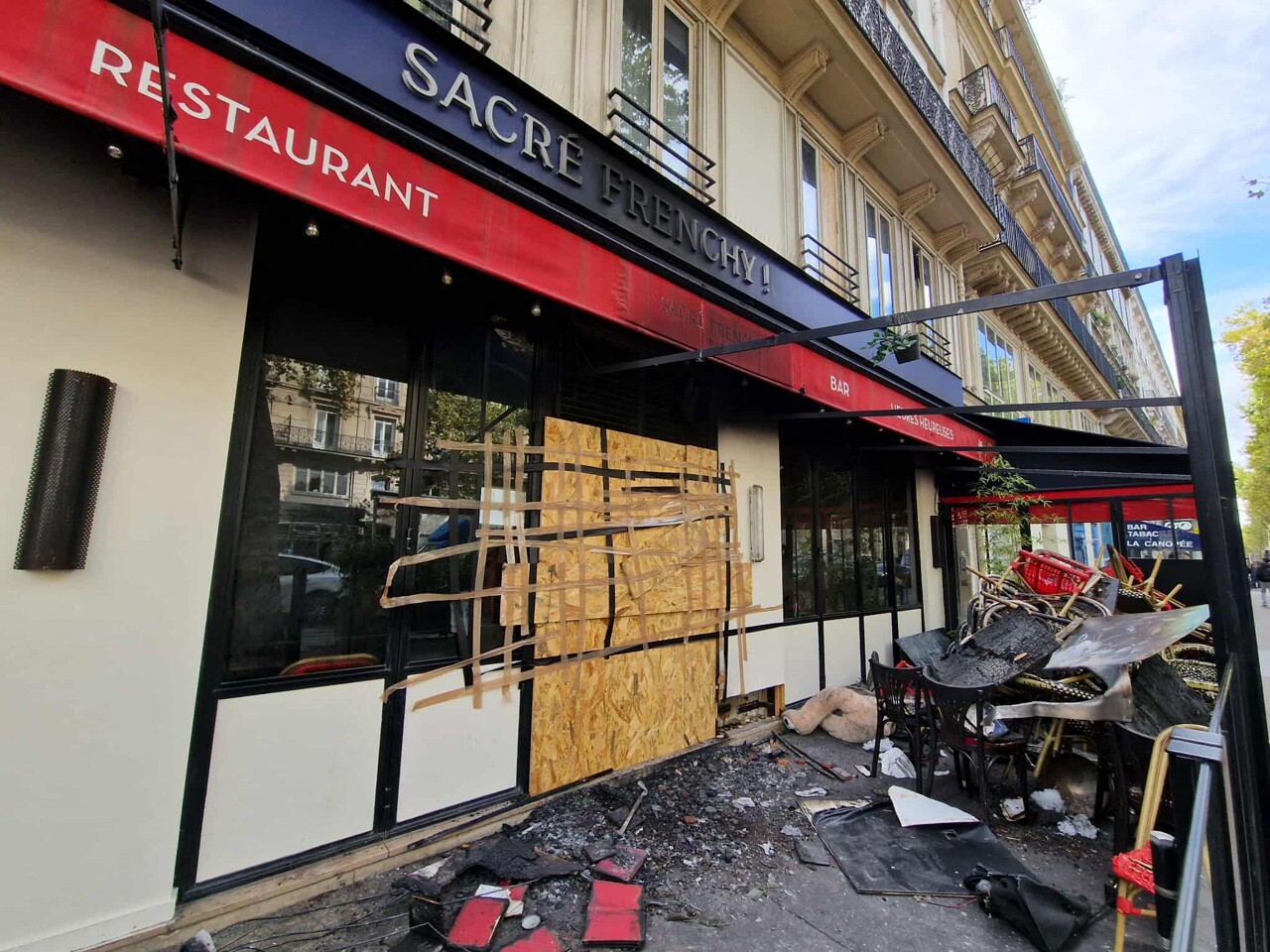 Traces d'essence, employés interpellés... Ce que l'on sait sur l'incendie de deux restaurants à Paris