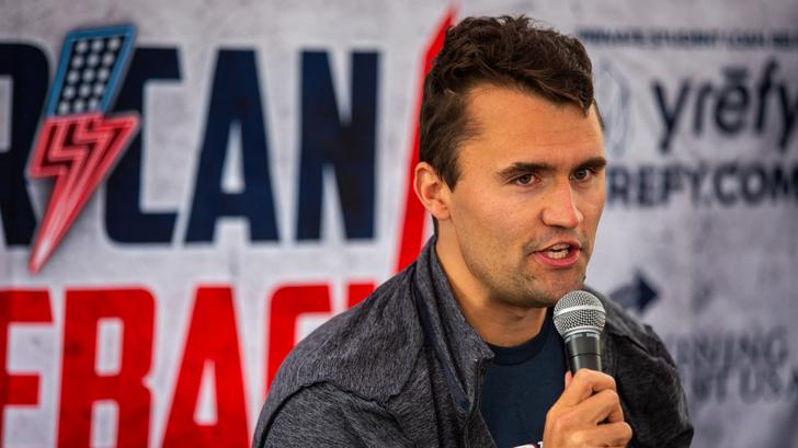 Charlie Kirk lors d’un débat de son « American Comeback tour », quelques mois avant l’étape dans l’Utah où il a trouvé la mort mercredi 10 septembre.