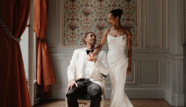 La mariée portait des robes Schiaparelli, Ines Di Santo et Dior by John Galliano pour son mariage romantique dans un jardin parisien