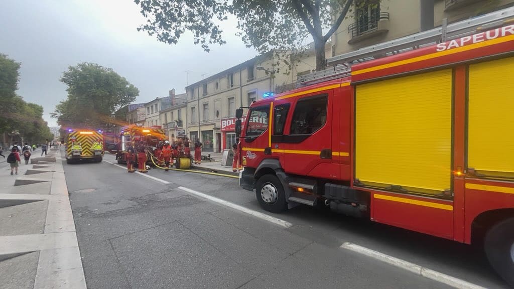 un feu dans la réserve d'une épicerie, des habitants évacués