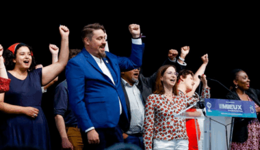 après le retrait de ses deux chefs de file, la campagne de La France insoumise sombre dans l’incertitude