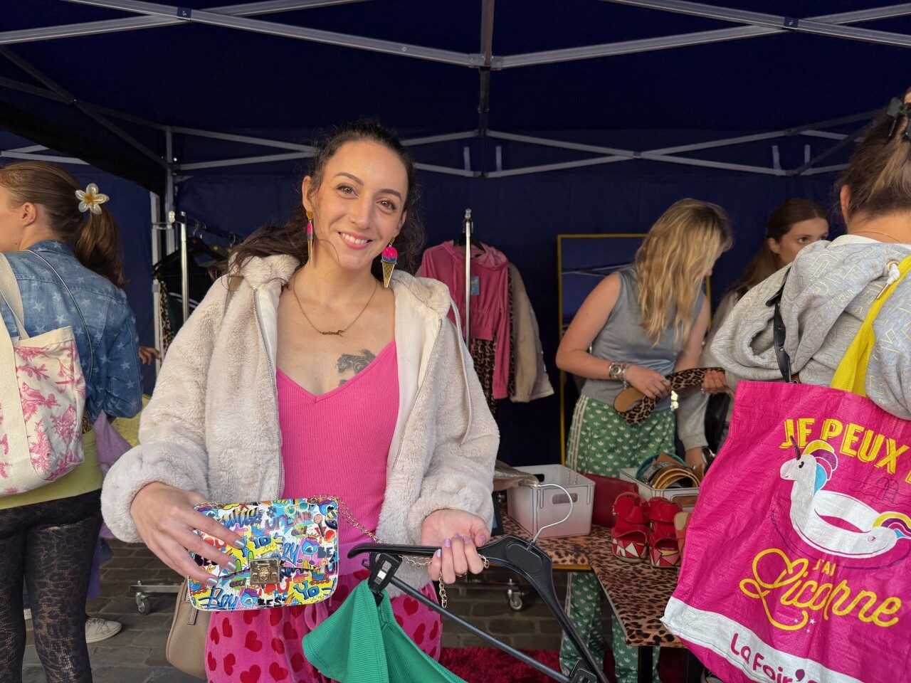 les fans s'arrachent les vêtements du vide-dressing de la série HPI