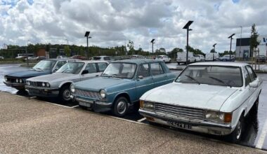 Mais à qui appartiennent ces quatre voitures de collection abandonnées sur un parking du Tarn depuis des mois ?