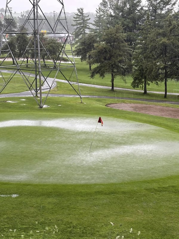 Les quantités d'eau reçues cet été ont causé des maux de tête aux terrains de golf.