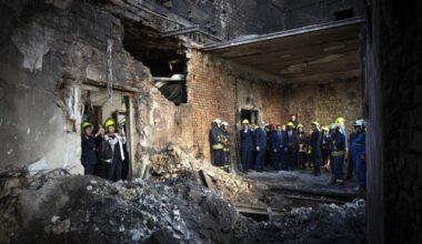 L'Ukraine montre les dégâts aux diplomates après la plus importante attaque russe