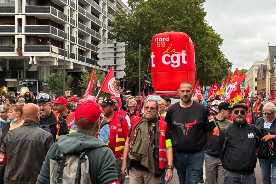 Les syndicats, notamment la CGT, sont fort présents sur cette nouvelle journée de mobilisation.