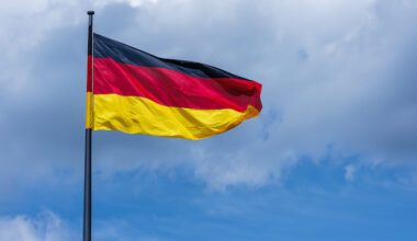 La France en crise politique, l’Allemagne en phare économique