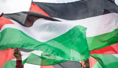 la droite vent debout contre la décision de Johanna Rolland de hisser le drapeau palestinien au fronton de la mairie