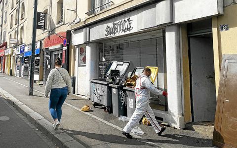 Les employés de l’entreprise ABNK débarras ont fait des allers-retours toute la journée pour évacuer une petite partie des détritus entreposés au 8 rue d’Alma à Rennes.