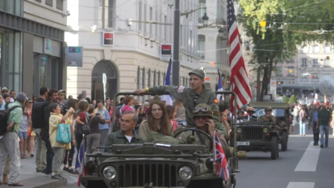 Lyon commémore le 81e anniversaire de sa Libération place Bellecour
