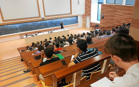 Quelque 200 étudiants ont assisté au premier cours de Cédric Villani à Rennes.