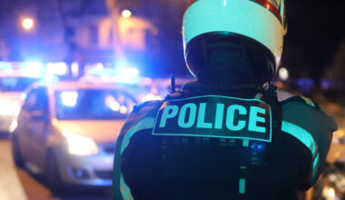 il poursuit son ex en voiture et la projette contre un arbre