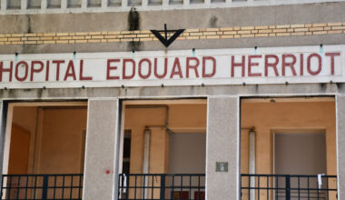 un patient octogénaire se jette par la fenêtre à l'hôpital Edouard-Herriot
