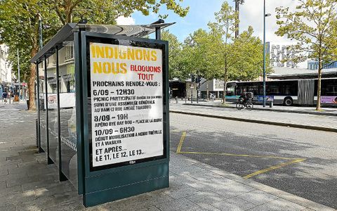 Des appels à la mobilisation pour le 10 septembre ont été placardés dans tout Rennes.