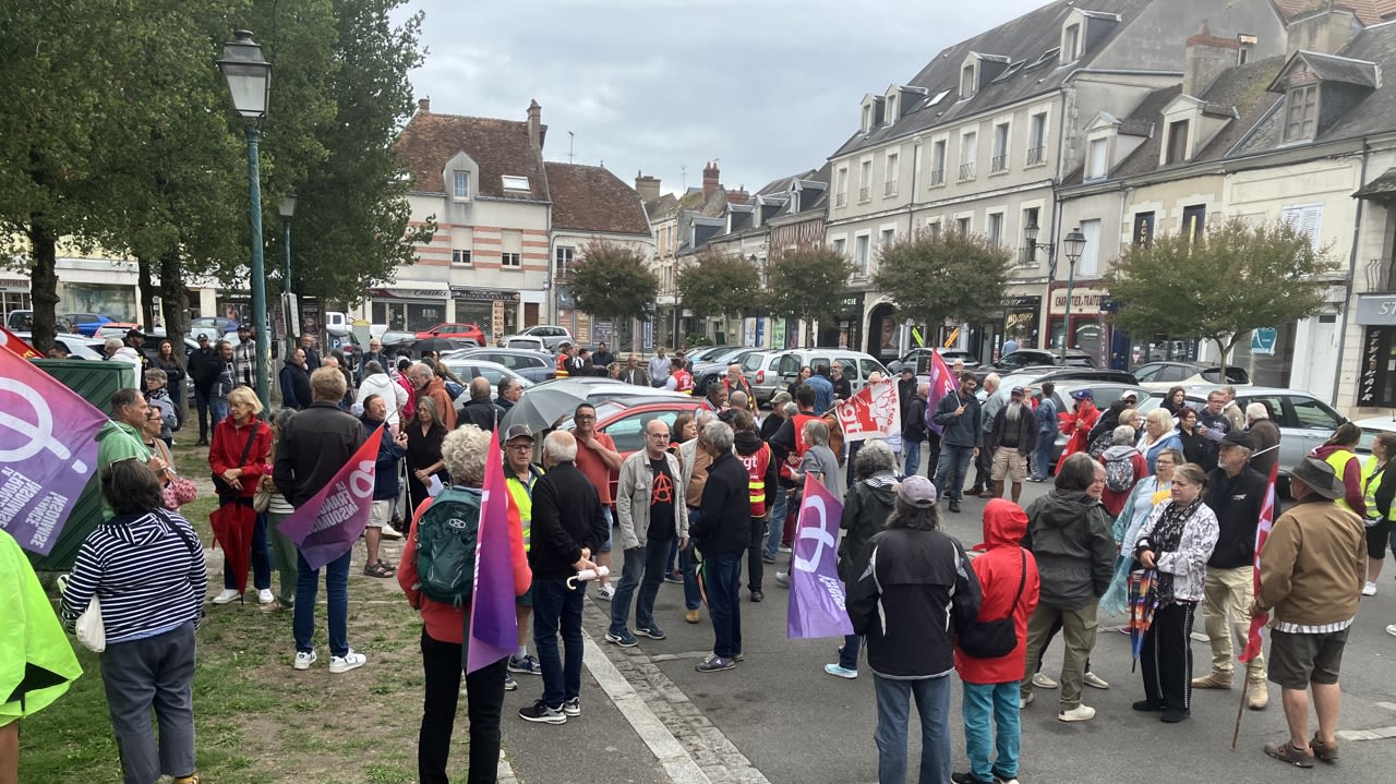 À Romorantin, près de 200 personnes sont réunies, « une mobilisation assez exceptionnelle pour notre ville » selon le secrétaire de l’Union locale de la CGT.