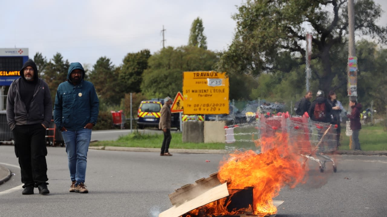 Les manifestants avaient allumé un feu de palette à Poitiers-sud.