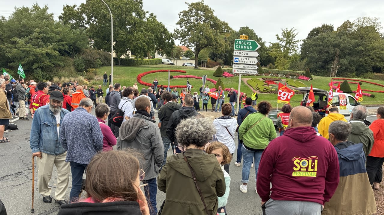 À Thouars, les prises de parole syndicales et associatives s’enchaînent.