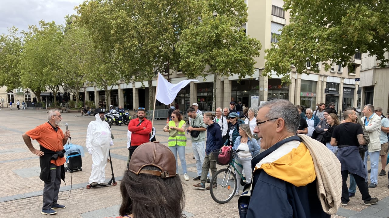 À Châteauroux, le cortège s’est dispersé après s’être donné rendez-vous vendredi à 18 h 30.