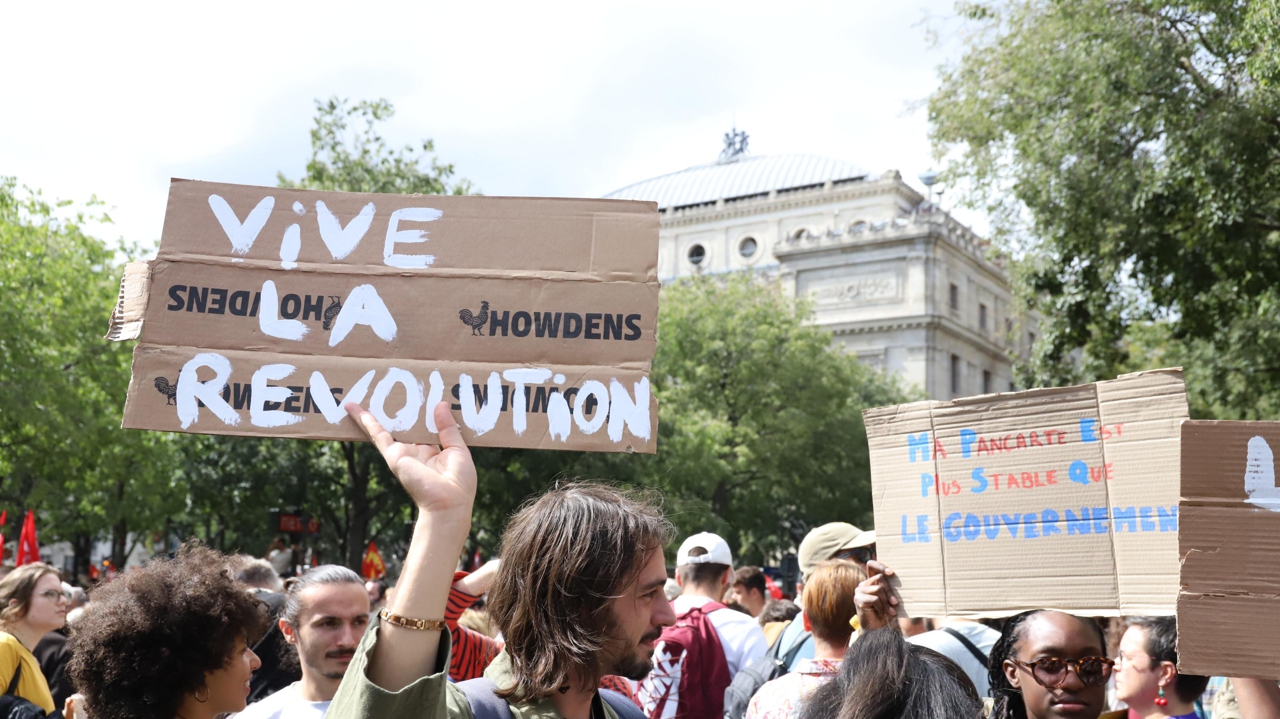 à Paris, les thèmes de gauche s’imposent dans le mouvement "Bloquons tout"