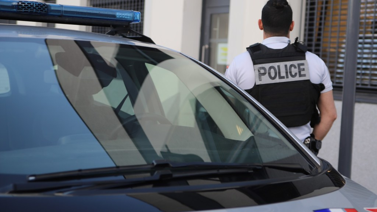 un suspect s’est rendu à la police