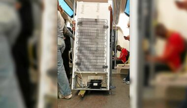 Il transporte son frigo dans le métro de Rennes : est-ce autorisé ?