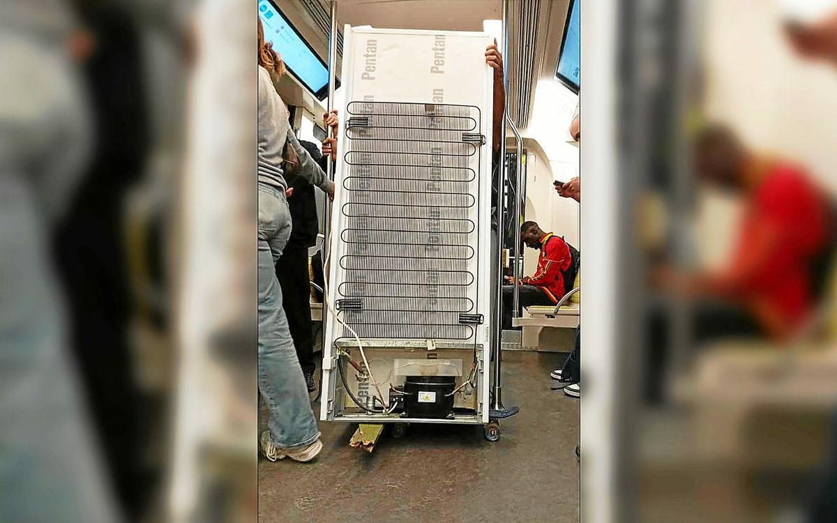 Il transporte son frigo dans le métro de Rennes : est-ce autorisé ?
