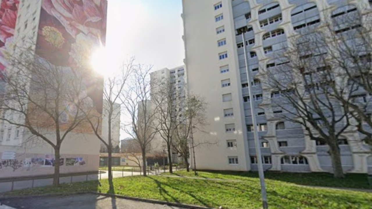 une porte criblée de balles et incendiée, nouvelle intimidation sur fond de trafic de drogue ?