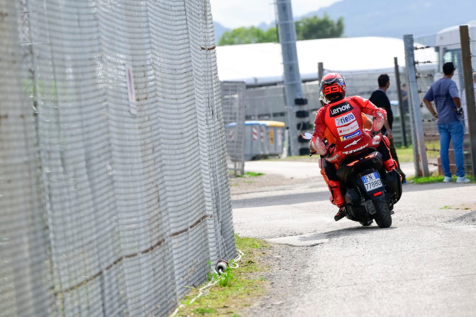 La réaction des fans à la chute de Marquez fut honteuse - et Rossi porte une part de responsabilité