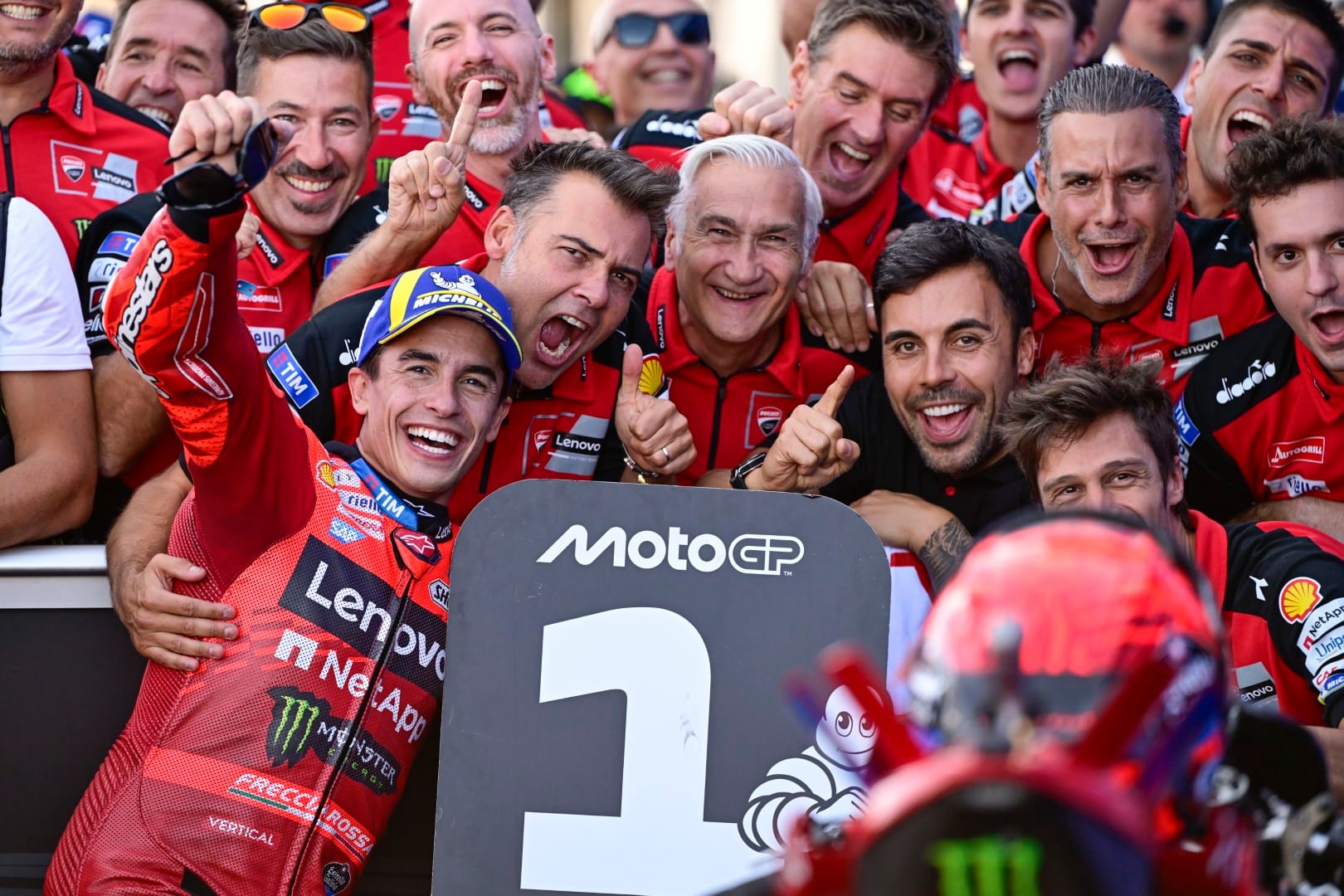 La réaction des fans à la chute de Marquez fut honteuse - et Rossi porte une part de responsabilité