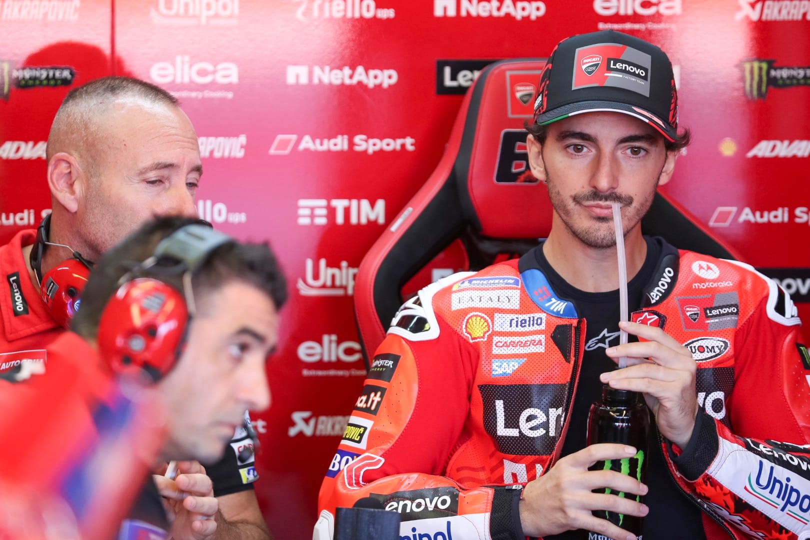 La réaction des fans à la chute de Marquez fut honteuse - et Rossi porte une part de responsabilité