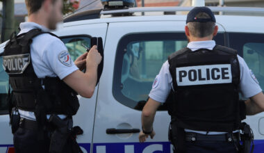 une balle traverse sa chambre pendant son sommeil, il échappe au pire