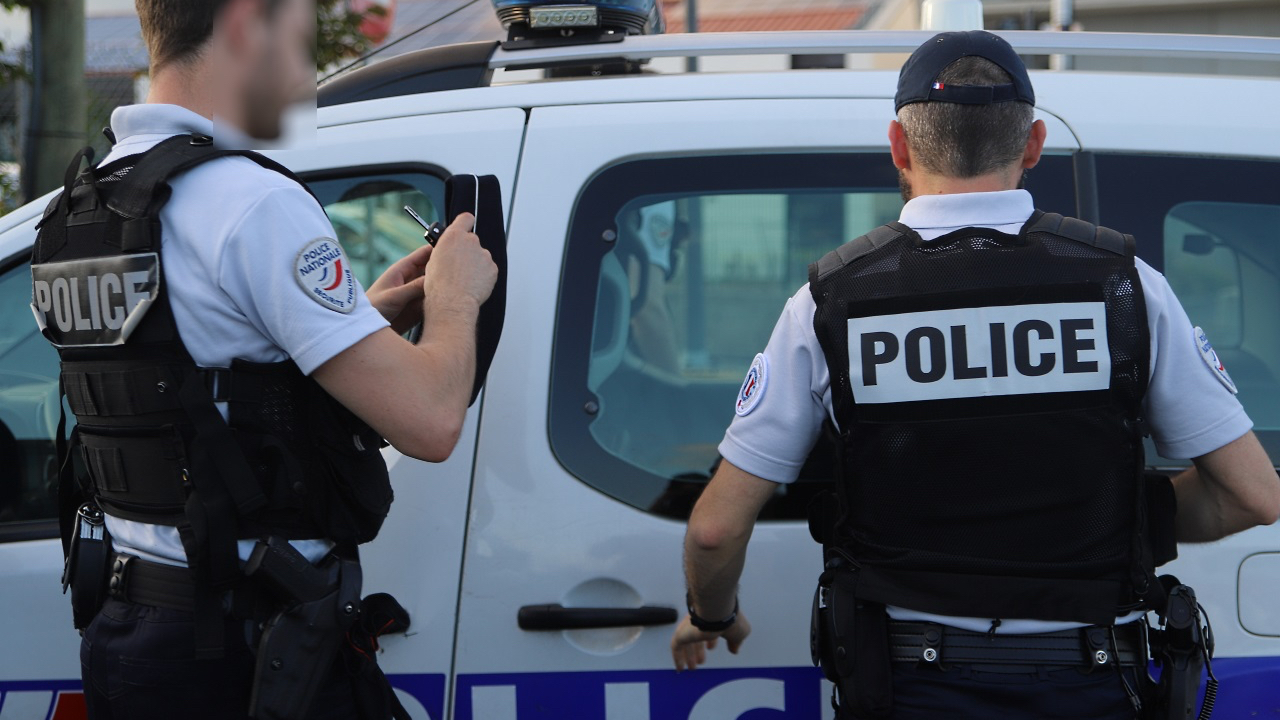 une balle traverse sa chambre pendant son sommeil, il échappe au pire