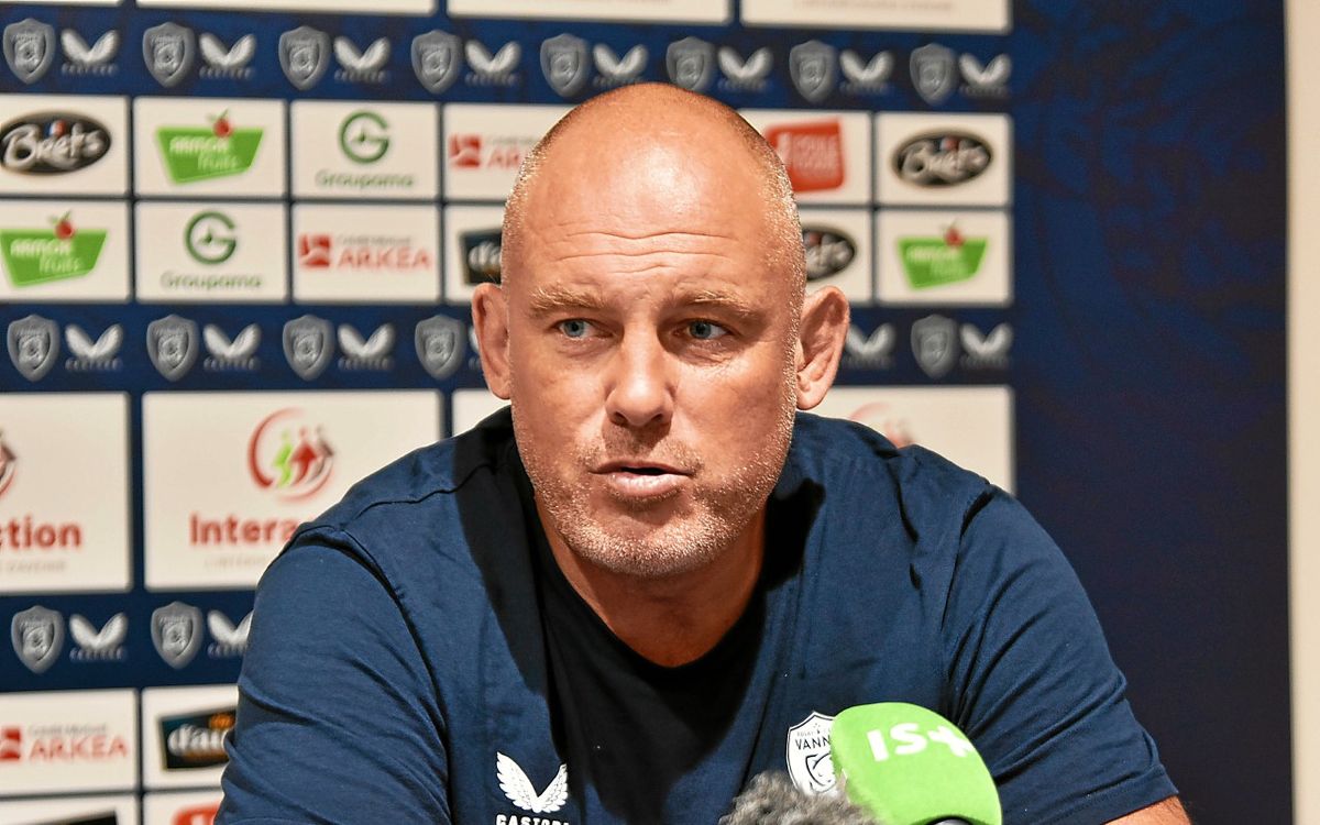« Moi aussi lors du dernier match à La Rabine, j’ai regardé ma montre » : Jean-Noël Spitzer en attend plus avant le choc RC Vannes-Provence