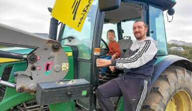 « Il faut que les gens des campagnes soient visibles » : au sud de Rennes, la grève du 18 septembre se fait en tracteur et en famille