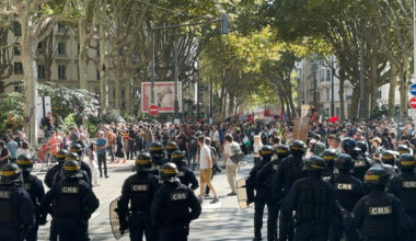 entre 14 000 et 20 000 manifestants, trois blessés confirmés