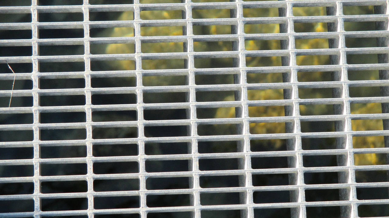 une piétonne de 73 ans secourue après être tombée sous une bouche d’aération