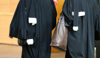 il se fait prendre trois fois en dix jours pour des délits routiers, sa peine est aménagée par les juges